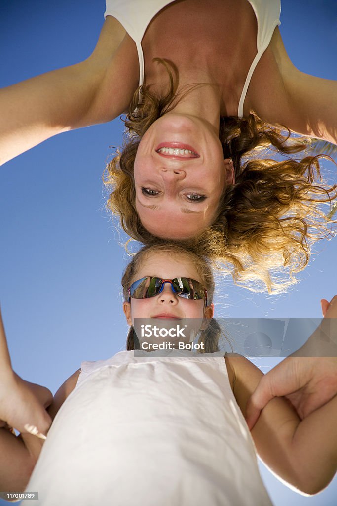 Madre e figlia che si diverte - Foto stock royalty-free di 20-24 anni