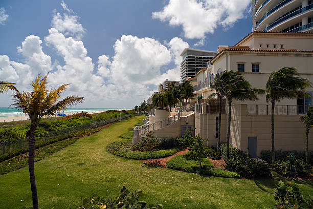 oceanfront villas (XL) luxury homes on the ocean south beach photos stock pictures, royalty-free photos & images