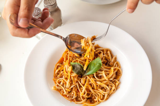 istock How to eat pasta with cutlery 1170045256