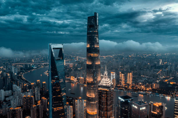 шанхай большая тройка - shanghai skyline night urban scene стоковые фото и изображения