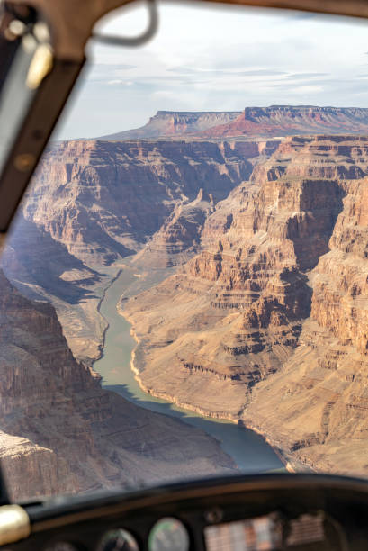 borda ocidental da garganta grande - canyon majestic grand canyon helicopter - fotografias e filmes do acervo