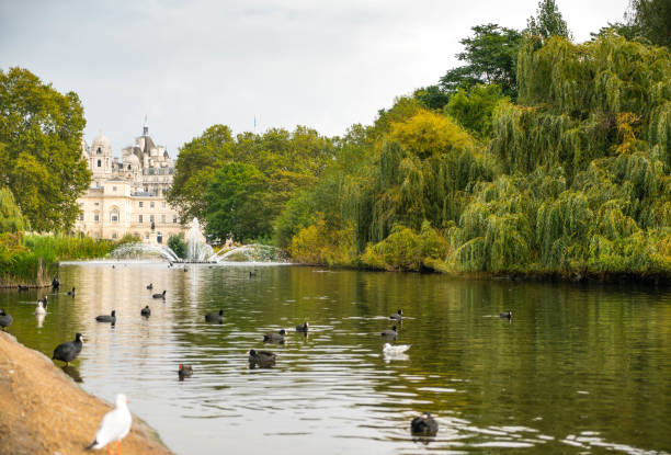 istock Scenic London Park 1170125060