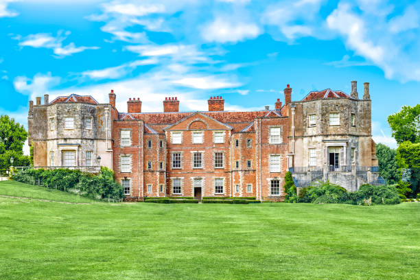 Mottisfont Abbey House in a former 12th century abbey in Hampshire, England Mottisfont Abbey House in a former 12th century abbey in hampshire, England mottisfont stock pictures, royalty-free photos & images