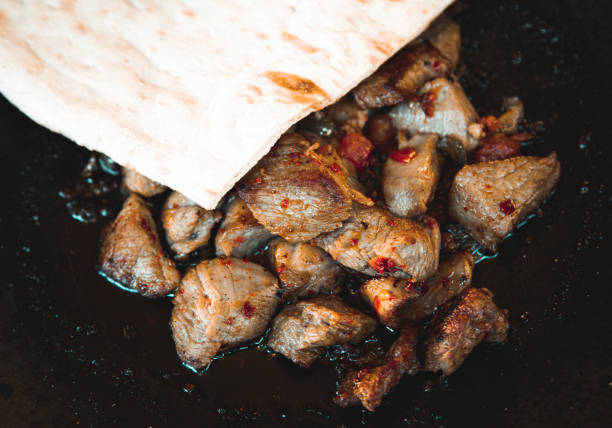 saç tava kavurma - 볶은 고기로 만든 전통 터키 음식 - appetizer barbecue barbecue grill beef 뉴스 사진 이미지