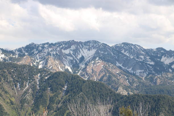 istock Snowcapped peaks of the Wasatch Mountains 1170150882