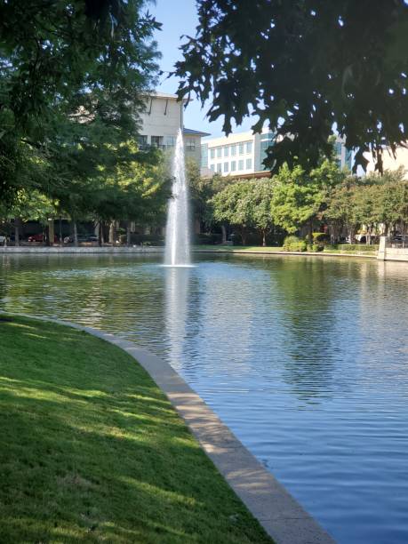 istock Shops at Legacy fountain 1170174626