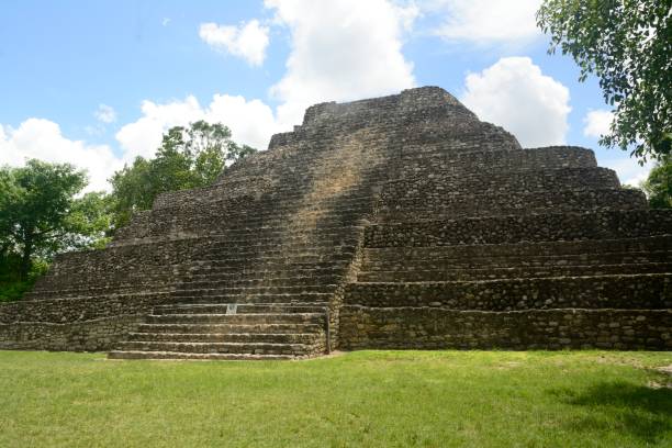 città maya di chacchoben a quintana roo, messico - chacchoben foto e immagini stock