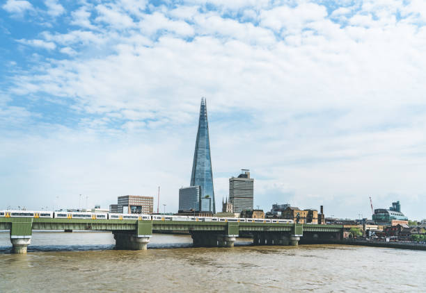 London Bridge, behind it The Shard, 309.6 meters high, the tallest building in the UK.