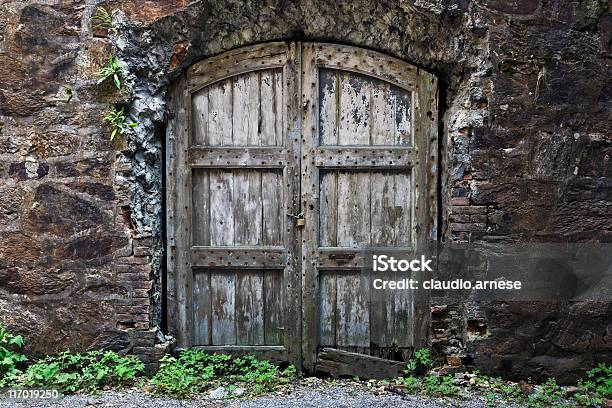 Vecchio Porta Immagine A Colori - Fotografie stock e altre immagini di Abbandonato - Abbandonato, Antico - Vecchio stile, Cancello