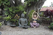 frau-im-yoga-outfit-im-freien.jpg?b=1&s=170x170&k=20&c=xTatj_ljYPCpQnIvyErf6_X4iaf038EgUUpSF-dtBIE=