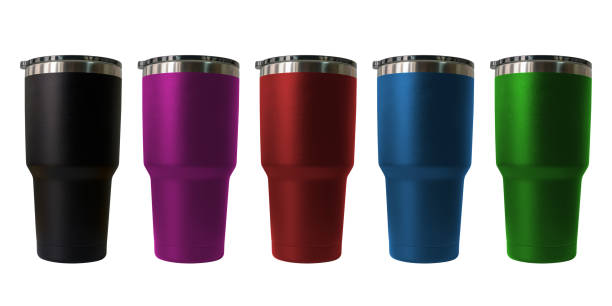 스테인레스 스틸 여행 텀블러 색상 블랙, 핑크, 블루, 레드 와 그린, 흰색 배경에 분리 된 크기 휴대용, 클리핑 경로 포함 - glass cup 뉴스 사진 이미지
