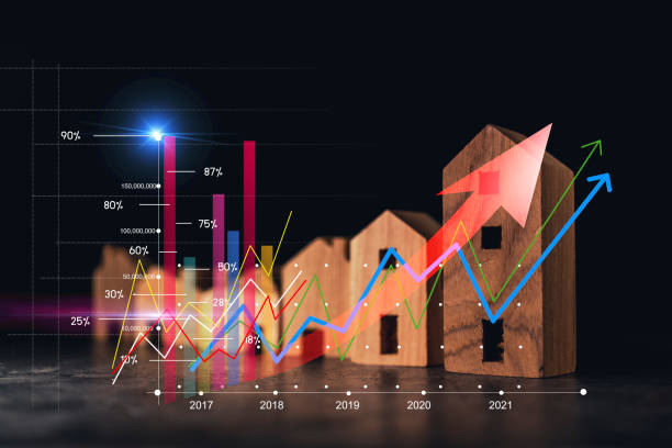 modelo de casa de madera en la mesa de madera oscura y fondo negro y barchart de negocios y flecha roja dirección casa hipotecas concepto - currency house banking real estate fotografías e imágenes de stock