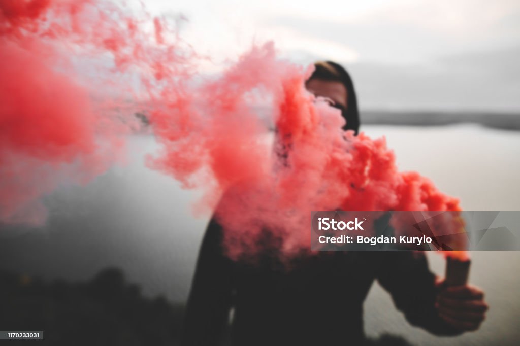 tjeneren Let at læse Høre fra Red Smoke Bomb Blurred Image Of Ultras Hooligan Holding Smoke Bomb In Hand  Standing On Top Of Rock Mountain With Amazing View On River Atmospheric  Moment Copy Space Stock Photo - Download
