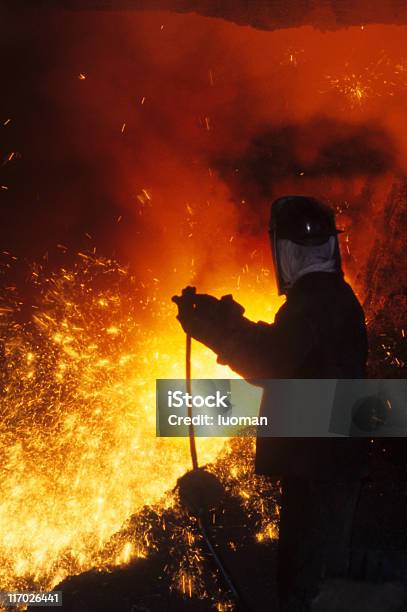 Iron Arbeiter Stockfoto und mehr Bilder von Stahlkocher - Stahlkocher, Arbeiten, Arbeiter