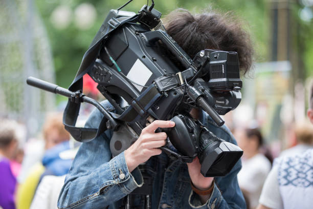 A silhouette of a cameraman filming an eventhttp://195.154.178.81/DATA/i_collage/pi/shoots/782675.jpg