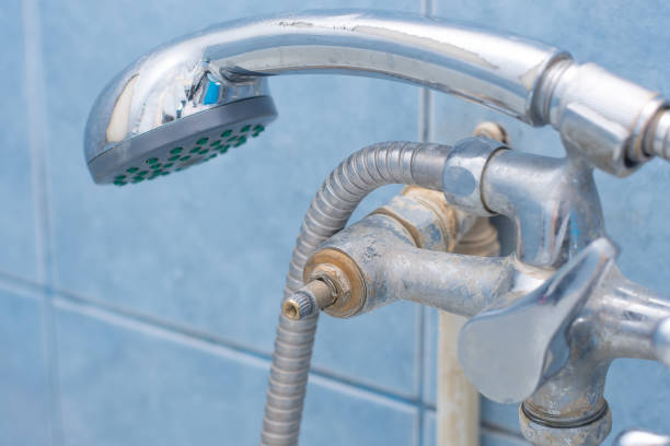 istock Broken faucet with shower in bathroom 1170275796
