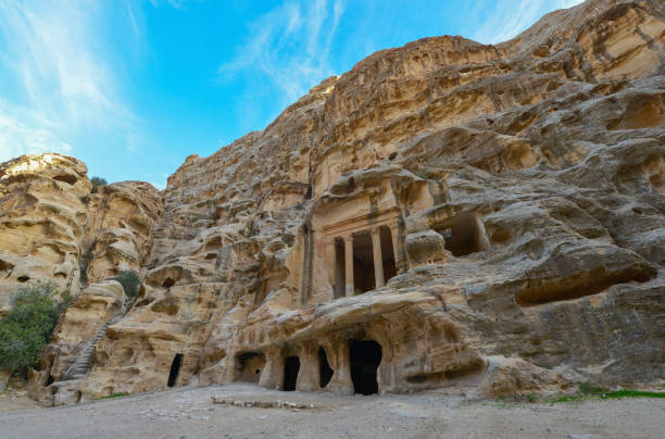 little petra, jordania - siq al barid fotografías e imágenes de stock