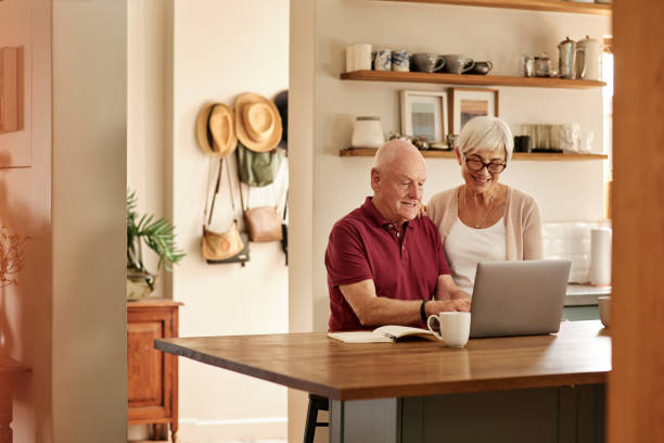 istock We track our bills and expenses easier online 1170308577