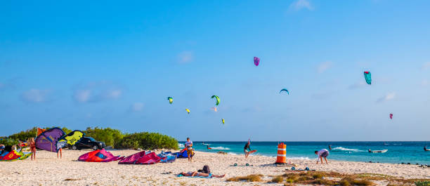 kiteboarding in bonaire - trade winds imagens e fotografias de stock