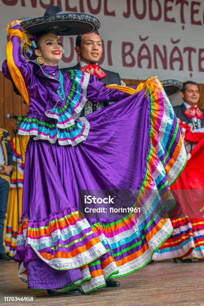 Mexican Dancers In Traditional Costume Stock Photo - Download Image Now -  Adult, Art, Beauty - iStock