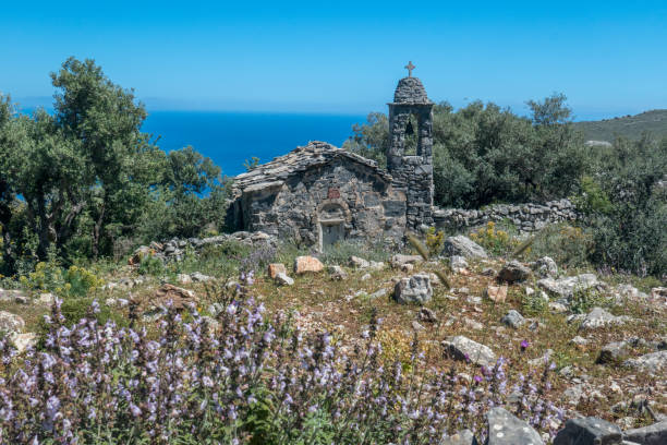very old chapel (greek orthodox religion) in mani, peloponnese, greece - mani peninsula imagens e fotografias de stock