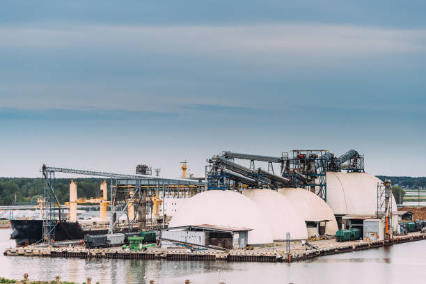 chemical storage tanks and storage tanks oil refinery in port. industrial port terminal - petrolium tanker imagens e fotografias de stock