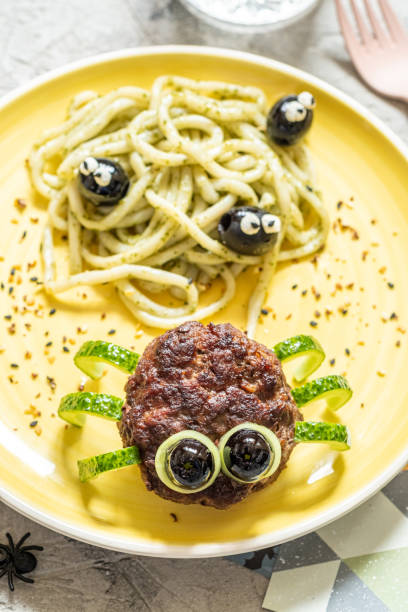 istock Cutlet spider with pesto pasta 1170383732