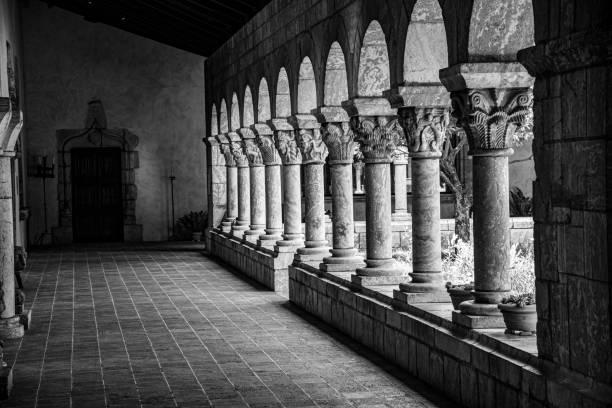 Cloister with areches and columns in NYC NEW YORK CITY, NY, USA - JULY 3RD 2019 - European medieval cloister in Washington heights in Manhattan (NYC) black and white travel travel destinations monk stock pictures, royalty-free photos & images