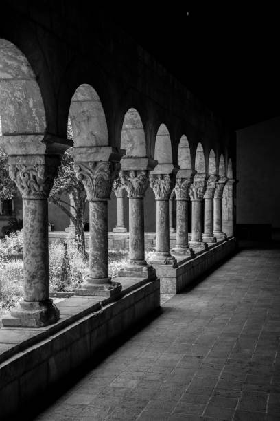 Cloister with areches and columns in NYC NEW YORK CITY, NY, USA - JULY 3RD 2019 - European medieval cloister in Washington heights in Manhattan (NYC) black and white travel travel destinations monk stock pictures, royalty-free photos & images