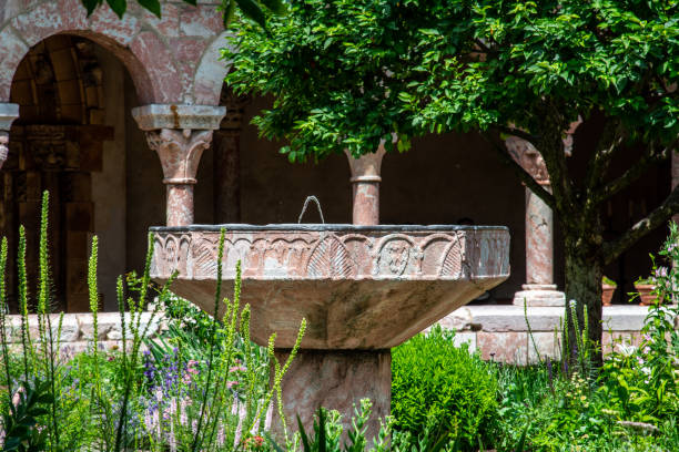 Cloister with areches and columns in NYC NEW YORK CITY, NY, USA - JULY 3RD 2019 - European medieval cloister in Washington heights in Manhattan (NYC) harlem park stock pictures, royalty-free photos & images