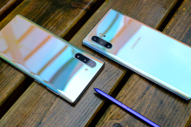 smartphones samsung galaxy note 10 y note 10+ - samsung galaxy note fotografías e imágenes de stock