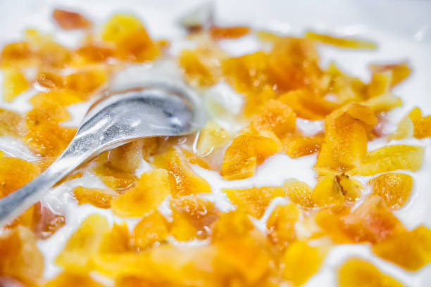 zbliżenie zdrowej ekologicznej sałatki owocowej z jogurtem - apricot portion antioxidant fruit zdjęcia i obrazy z banku zdjęć