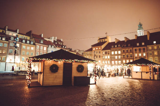クリスマスに旧市街ワルシャワ - warsaw old town square ストックフォトと画像