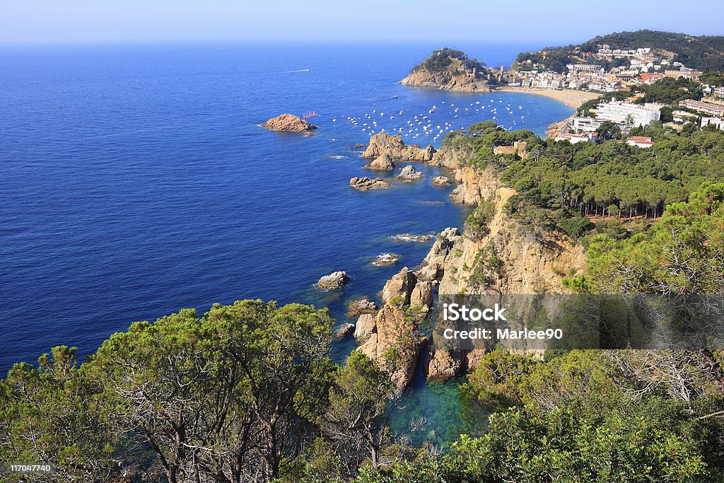 Scogliere di Tossa de Mar - Foto stock royalty-free di Acqua