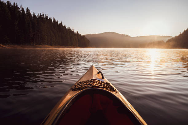 kayaking on water in reflection lake in mountain. - reflection imagens e fotografias de stock