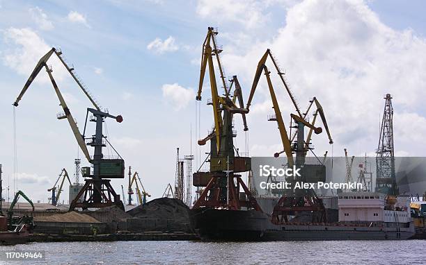 Foto de No Porto e mais fotos de stock de Atracado - Atracado, Barco a Vela, Cais