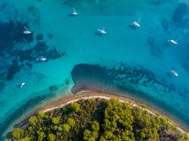 vista aérea de la costa - kornati fotografías e imágenes de stock