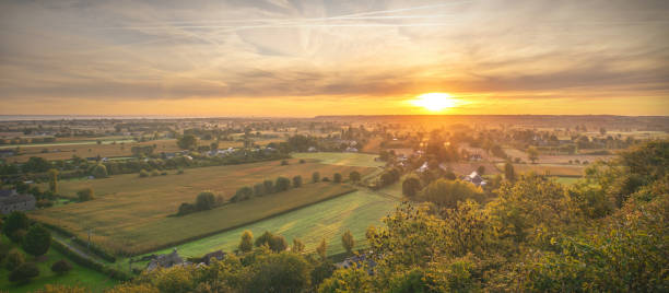 mount dol - polder field meadow landscape imagens e fotografias de stock