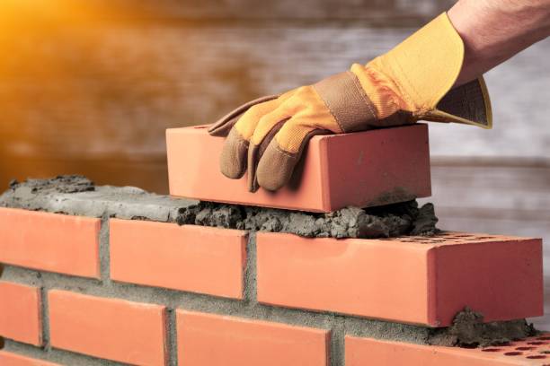 bricklayer. - pedreiro imagens e fotografias de stock