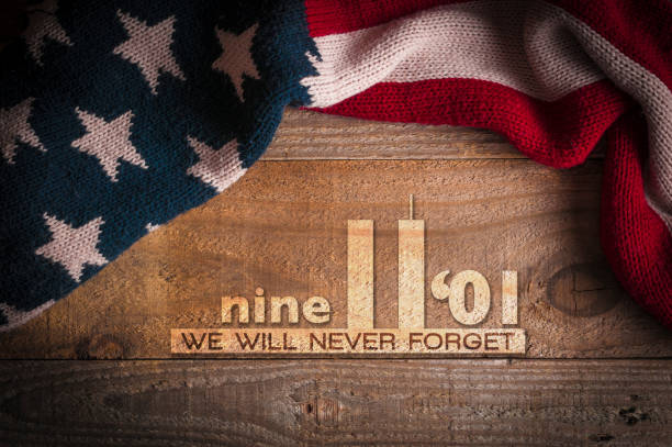 patriot day 2019: a scarf with the colors of the american flag on a wooden table and an inscription in memory of september 11th - xi imagens e fotografias de stock