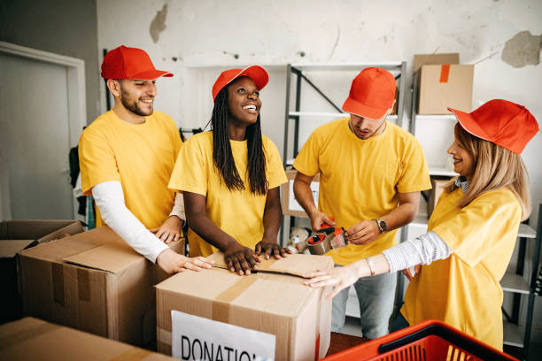 istock Fealing generous becous of helping to other 1170509216