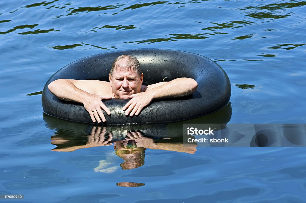 Homem na água com boia - Foto de stock de Adulto royalty-free
