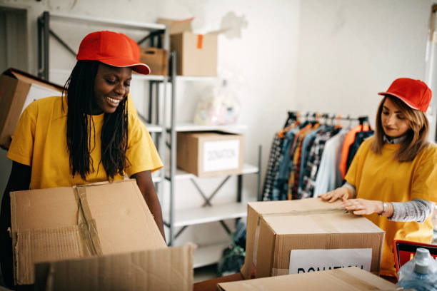 istock Fealing generous becous of helping to other 1170514009