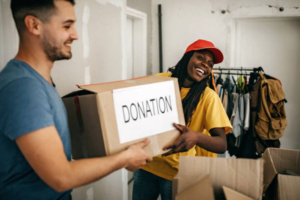 istock It's generous to help to other 1170516292