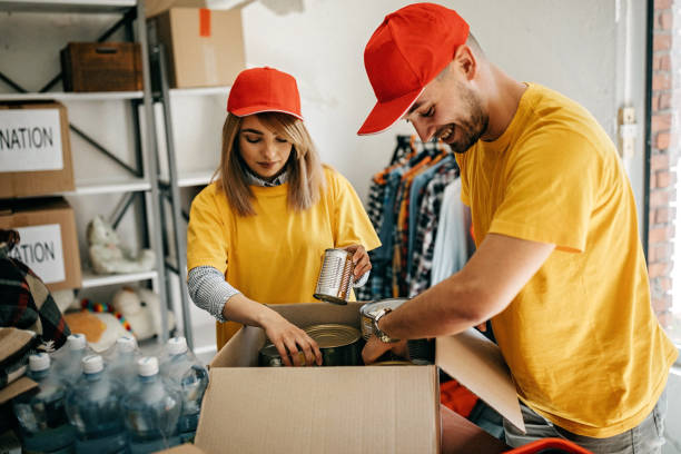 istock Fealing generous becous of helping to other 1170519982