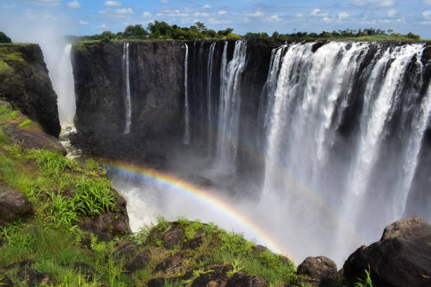 double arc-en-ciel - victoria falls waterfall zimbabwe zambia photos et images de collection