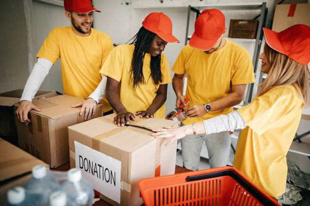 istock Fealing generous becous of helping to other 1170525976