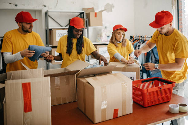 istock Fealing generous becous of helping to other 1170526643
