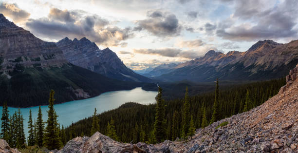 istock Peyto Lake Sunset 1170528155