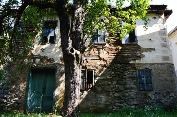 istock an old dilapidated, abandoned house 1170552390